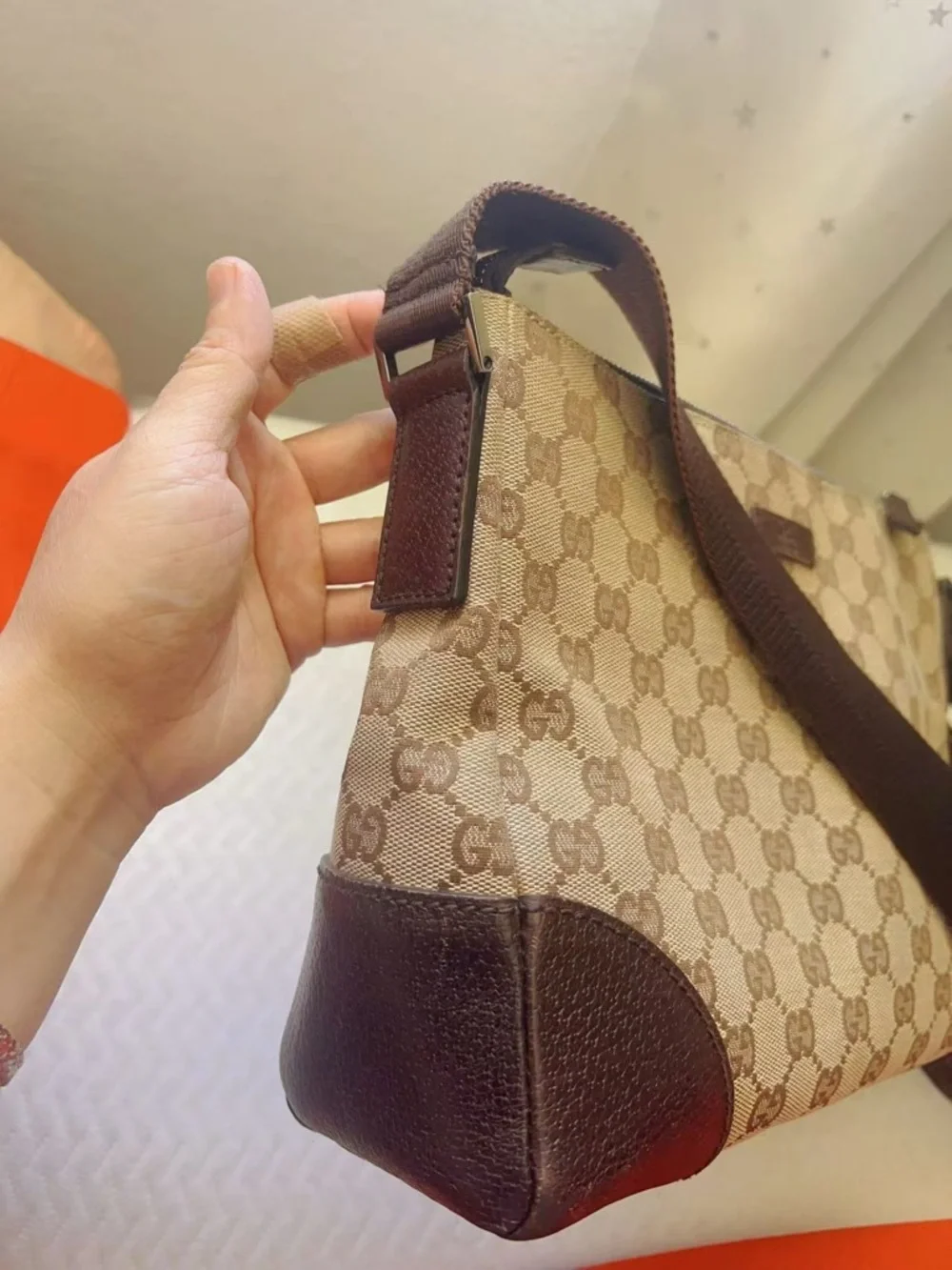 Gucci Shoulder Bag Joy Messenger in Brown/Beige Monogrammed Canvas crossbody bag